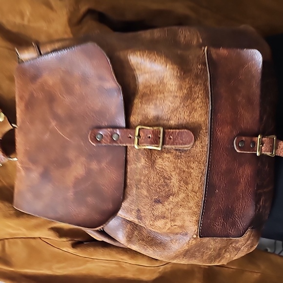 Vintage 1970s Leather Flap Closure Drawstring Backpack  Day Backpack Carry On - Picture 2 of 13